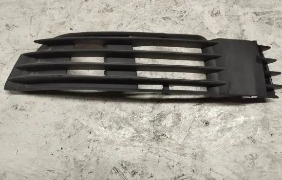 Volkswagen PASSAT B5.5 Front bumper lower grill 3B0853665H
