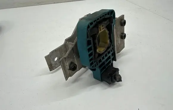 BMW 5 G30 G31 G38 Radiator mount bracket 7357216