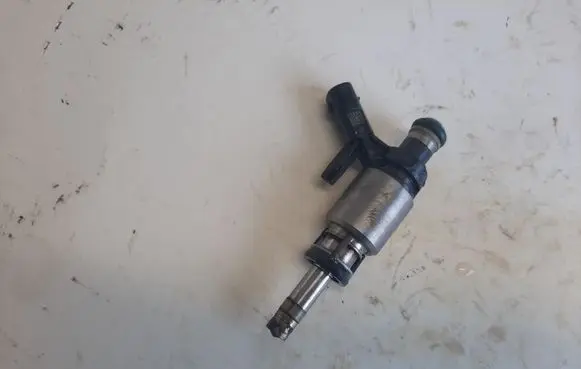 Audi A4 S4 B9 Fuel injector 06L906036K