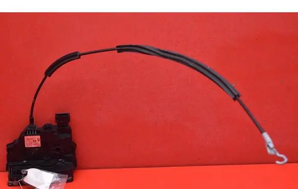 Opel Corsa D Front door lock 13258271