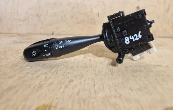 Toyota Yaris Indicator stalk 1736482 173682