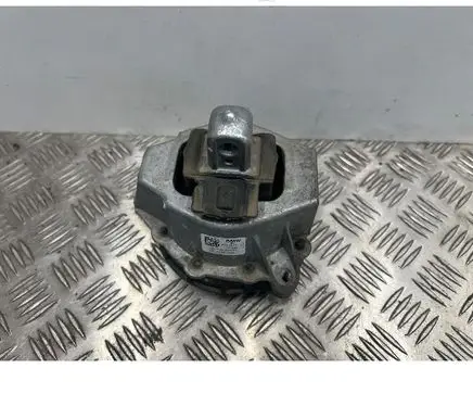 BMW 2 G42 Engine mount bracket 7581617