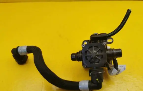Peugeot 5008 II Electric auxiliary coolant/water pump 9851965080