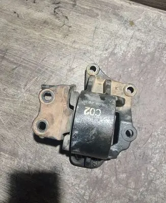 Hyundai Santa Fe Engine mount bracket 218322B200