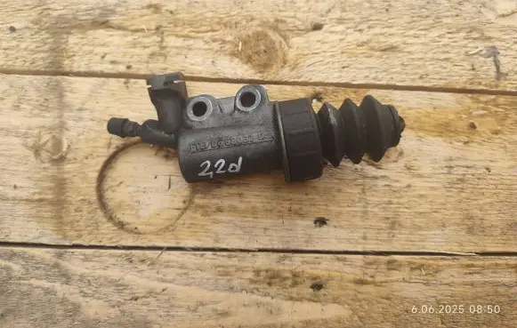 Mazda 3 II Clutch slave cylinder 8V517A508GA 68037
