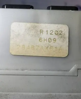 Nissan Note (E11) Fuse box set 284B7AX61A R1202 6H09