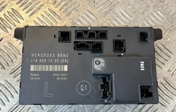 Mercedes-Benz CLS C219 Door control unit/module 2198201326