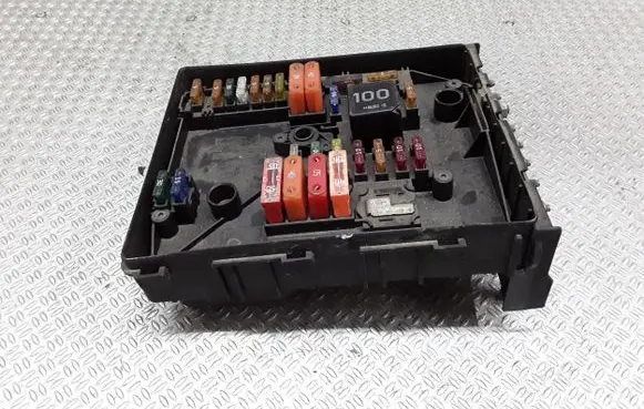 Volkswagen Caddy Fuse module 1K0937125A