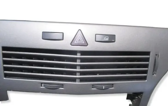 Opel Astra H Dash center air vent grill 03758075 0320 13100105