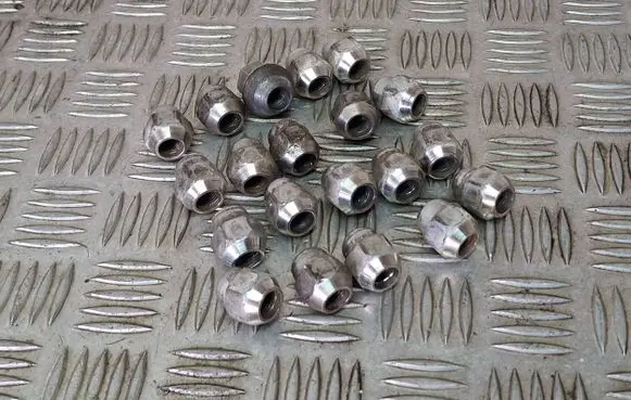 Nissan X-Trail T30 Nuts/bolts 