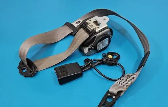 Audi A4 S4 B7 8E 8H Front seatbelt 8E0857755G IMPRK1572179