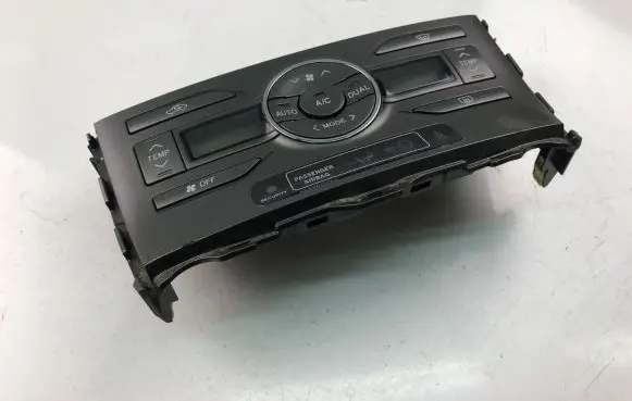 Toyota Auris 150 Interior fan control switch 5590002220B