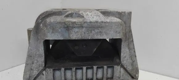 Volkswagen PASSAT B6 Engine mount bracket 1K0199262P