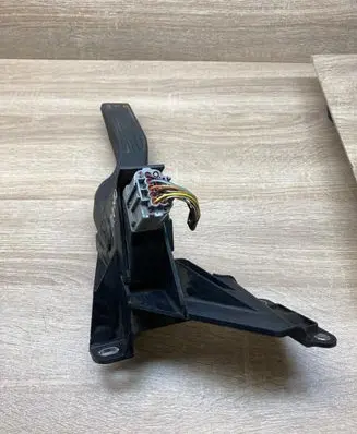 Ford Mondeo Mk III Accelerator throttle pedal 2S719F836DA