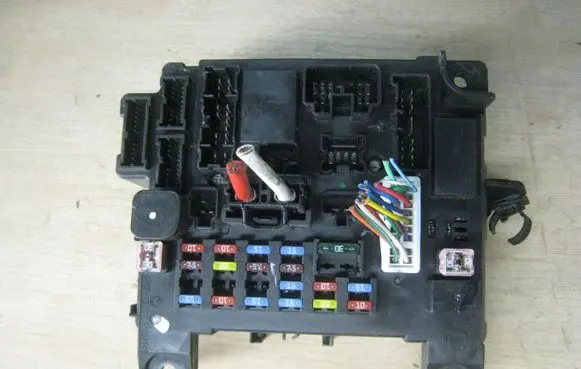 Mitsubishi Outlander Fuse module 8637A644
