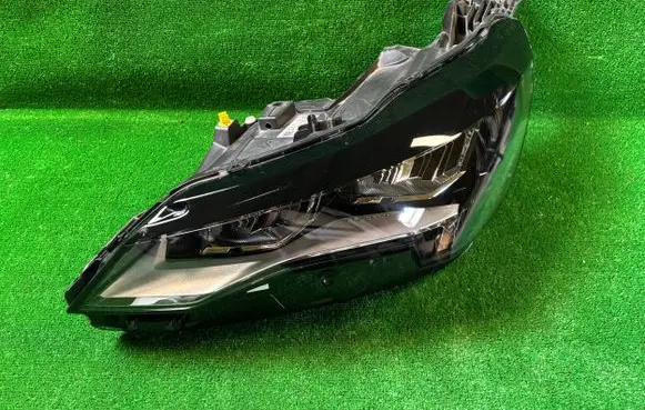 Peugeot 3008 II Headlight/headlamp 9836230280