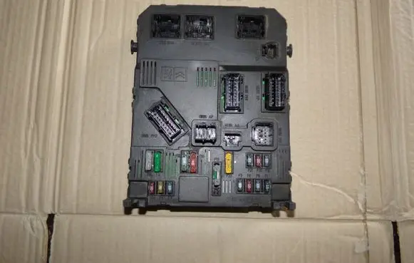 Citroen C3 Fuse module 9646775180