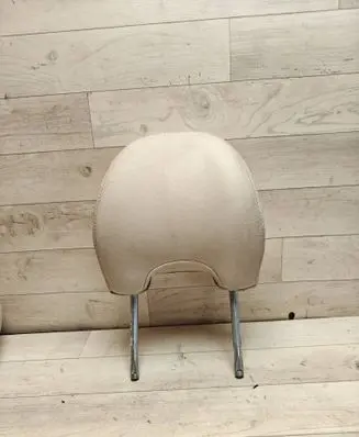 Volvo V50 Front seat headrest