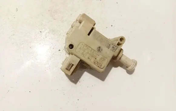Volkswagen PASSAT B6 Central locking motor 3C0910773