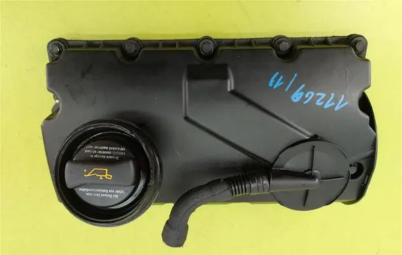 Volkswagen Golf IV Rocker cam cover 038103475