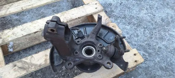 Volkswagen Touran I Front wheel hub 