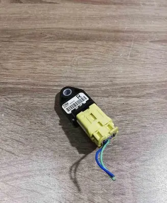 Toyota Avensis T250 Airbag deployment crash/impact sensor 8983305010