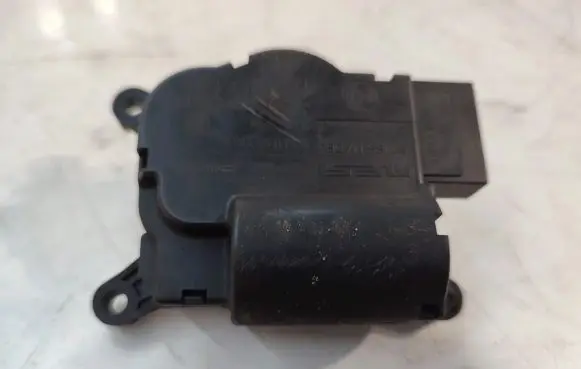 Volkswagen Multivan T5 Air flap motor/actuator 52411483R06
