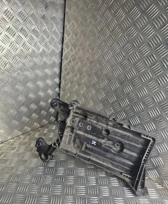 Volkswagen PASSAT B8 Battery bracket 5G0915321H