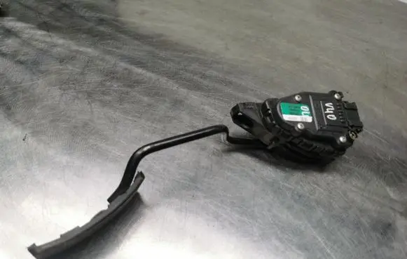 Volvo S40, V40 Accelerator throttle pedal 30865643