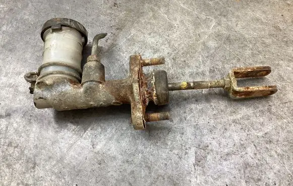 Clutch slave cylinder