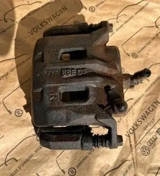 Nissan Navara D23 Front brake caliper N1088F01