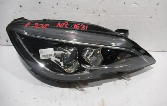 Peugeot 308 Headlight/headlamp 9816990580