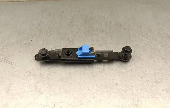 Hyundai Kona I Seat belt adjustment rail R1202