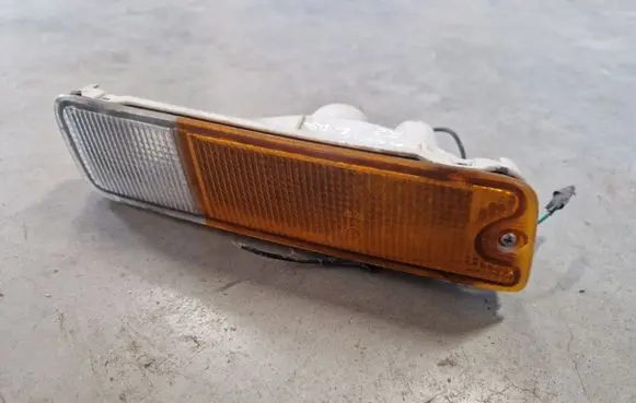 Mitsubishi L200 Front indicator light