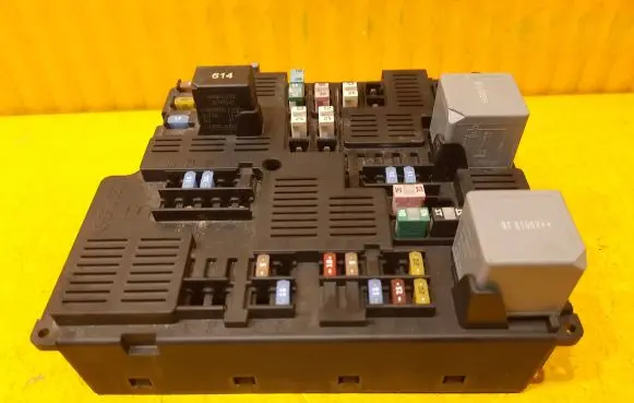 Volvo V60 Fuse module 32212297