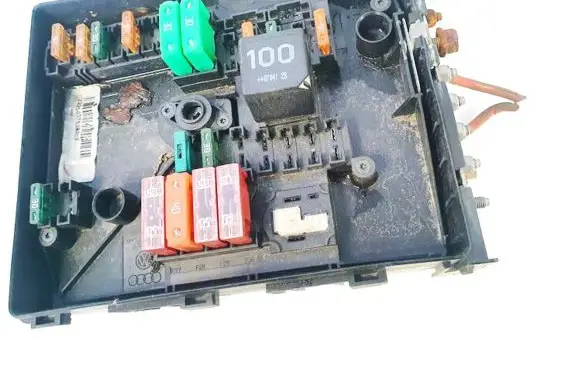 Volkswagen Golf V Fuse box set 017181301 2225037020202