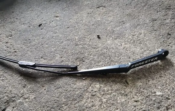 Subaru Forester SH Front wiper blade arm