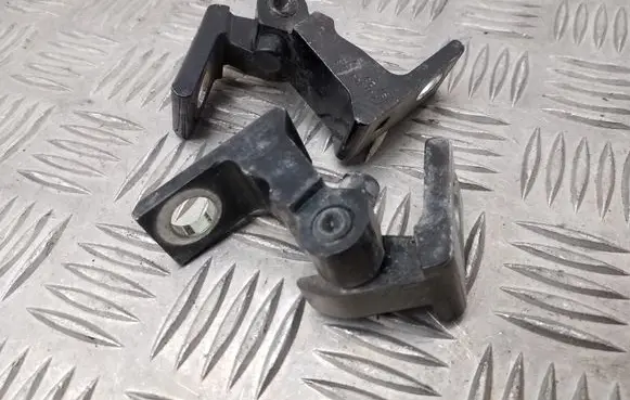 Skoda Yeti (5L) Front door hinge set 8K0831402A 7N0831402