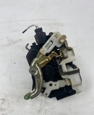 Mitsubishi Lancer Rear door lock 05714A