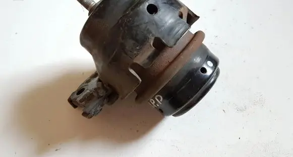 Toyota Land Cruiser (J120) Engine mount bracket 1236130050