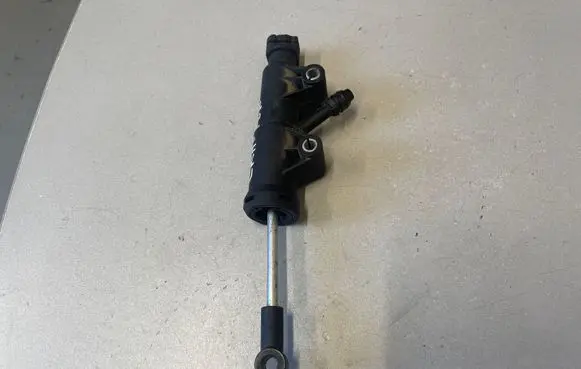 Clutch slave cylinder