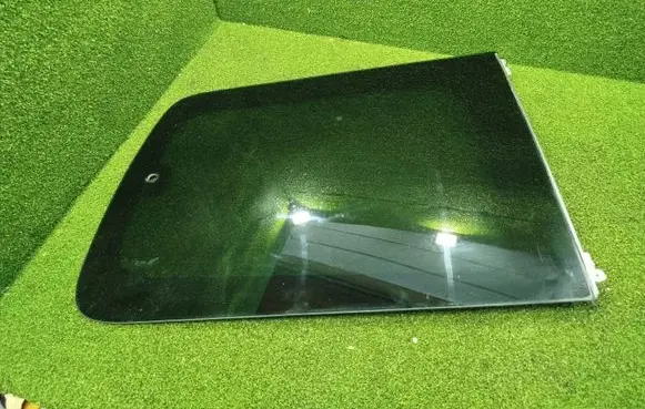 Mitsubishi Pajero Rear side window 33037 43R00150
