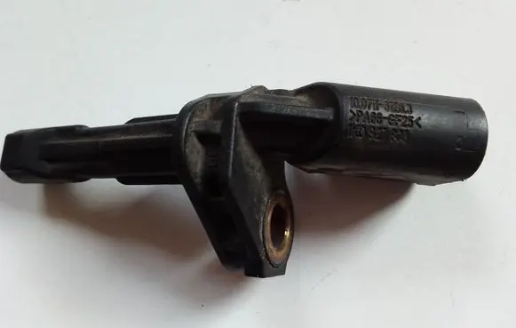 Volkswagen PASSAT B7 ABS rear brake sensor 10071161263