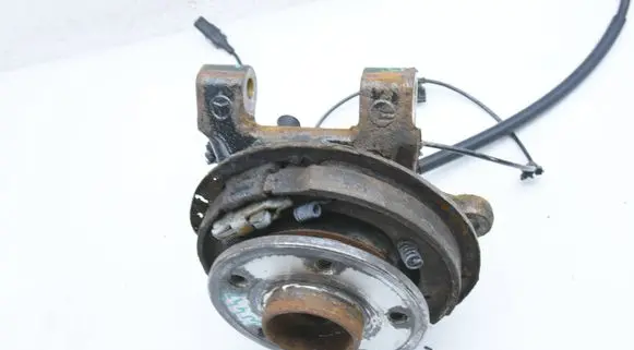 Mercedes-Benz Vito Viano W447 Rear wheel hub A4473570106 A4474200785 131A