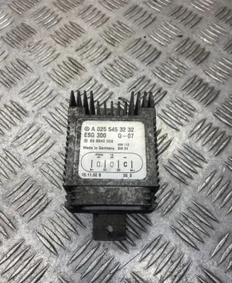 Mercedes-Benz A W168 Coolant fan relay A0255453232 898940000
