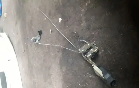 Mitsubishi Carisma Rear door lock