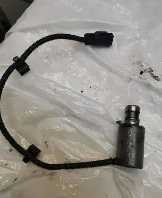 Volvo V40 Cross country Camshaft position sensor 30757001AC 03111015
