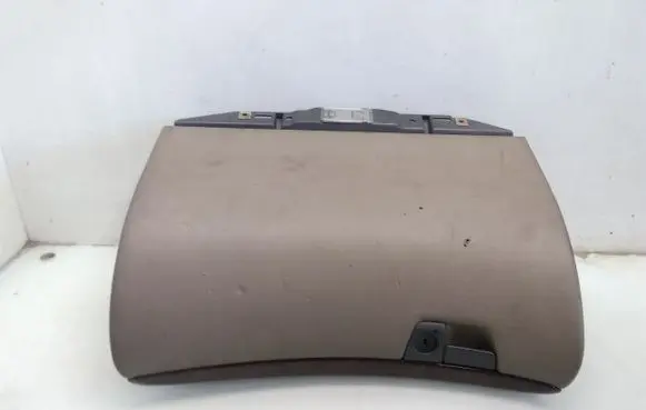 Volvo S60 Glove box