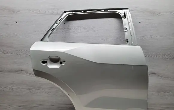 Audi Q2 - Rear door 