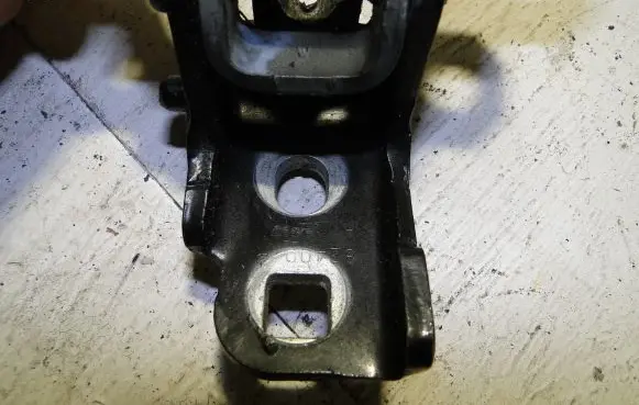 Renault Laguna III Front door upper hinge 7701206969